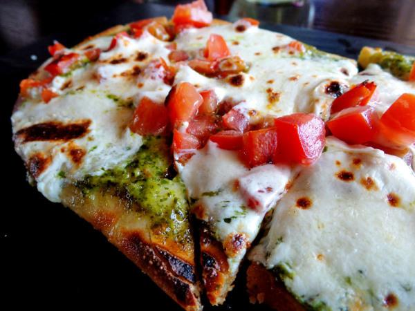 daygo-style-flatbread-closeup-common-theory