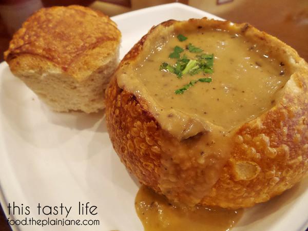 mushroom-soup-bread-bowl-boudin-bakery