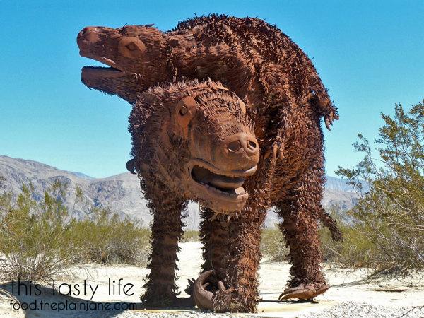 sloths-borrego-springs-sculptures