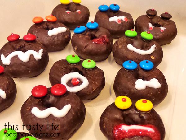 mini-monster-donuts-closer