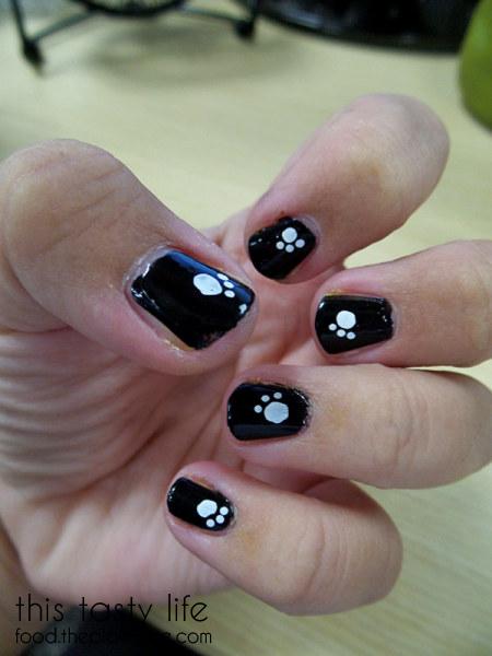 paw-print-nails