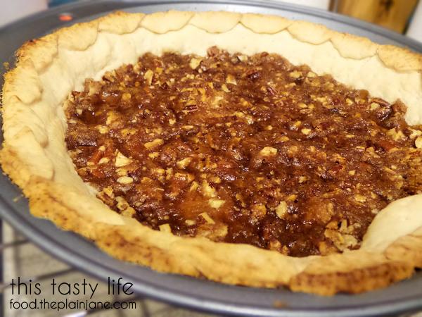 Crunchy pecan crust | This Tasty Life - http://food.theplainjane.com