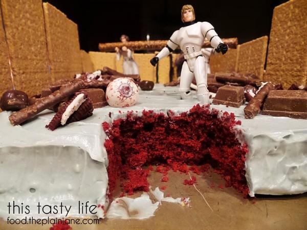 red-velvet-star-wars-cake-inside