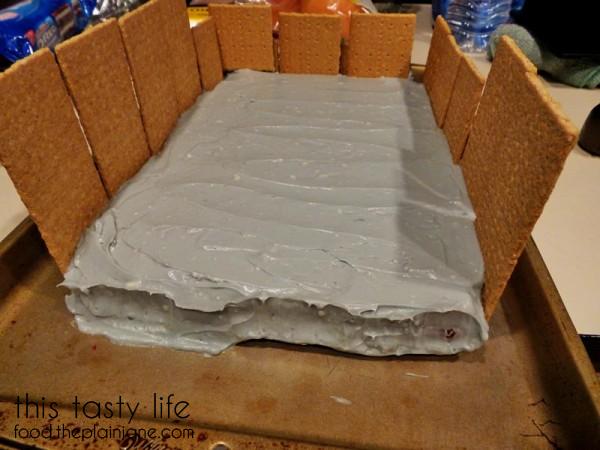 Starting surface - Star Wars Trash Compactor Cake