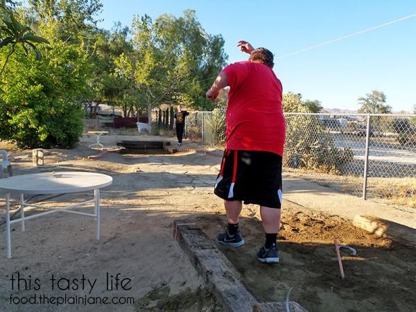 playing-horseshoes