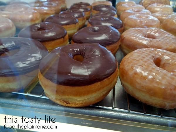 yeast-donuts-the-jelly-donut