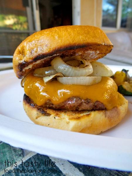 cheeseburger-grilled-onions