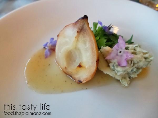 roasted-pear-with-blue-cheese