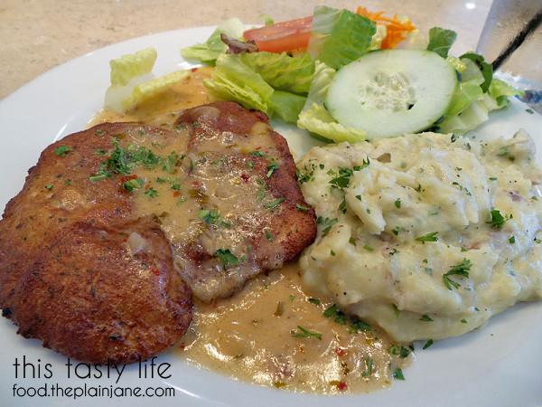 Chicken Schnitzel / Bagatelle Cafe & Bistro | San Diego, CA