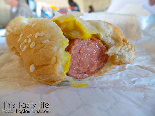 costco-hot-dog-closeup