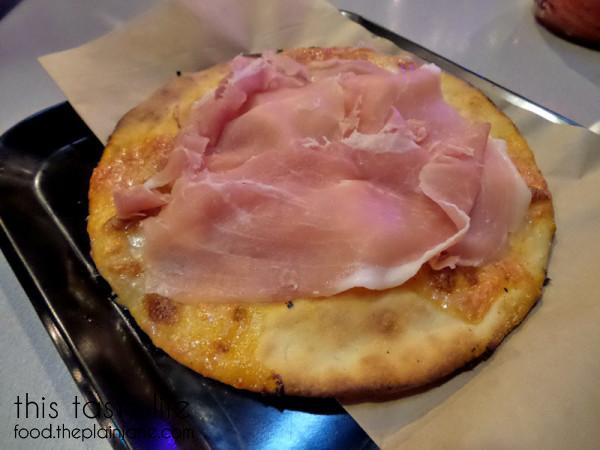 lu-pizzeta-whole-pizza-pie