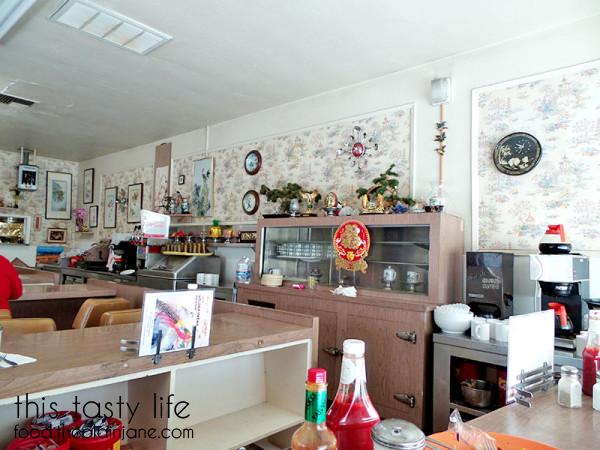 luckys-restaurant-interior
