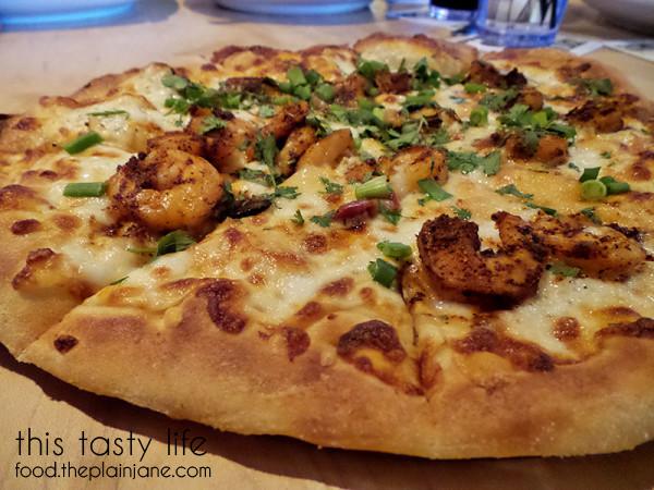 shrimp-pizza-closeup