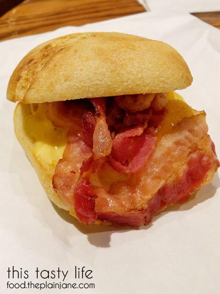 starbucks-bacon-gouda-breakfast-sandwich