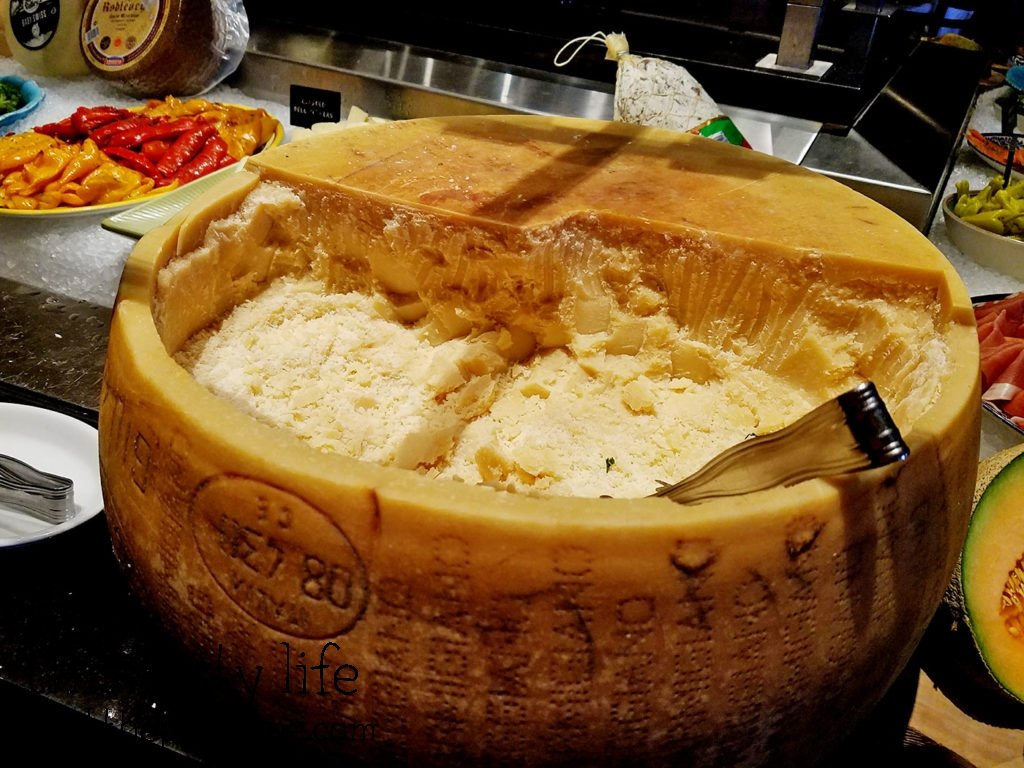 fogo-de-chao-cheese-wheel
