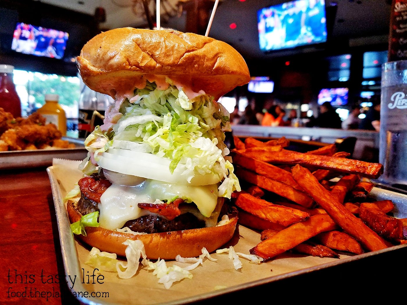 Nicky Rottens Bar & Burger Joint / Coronado