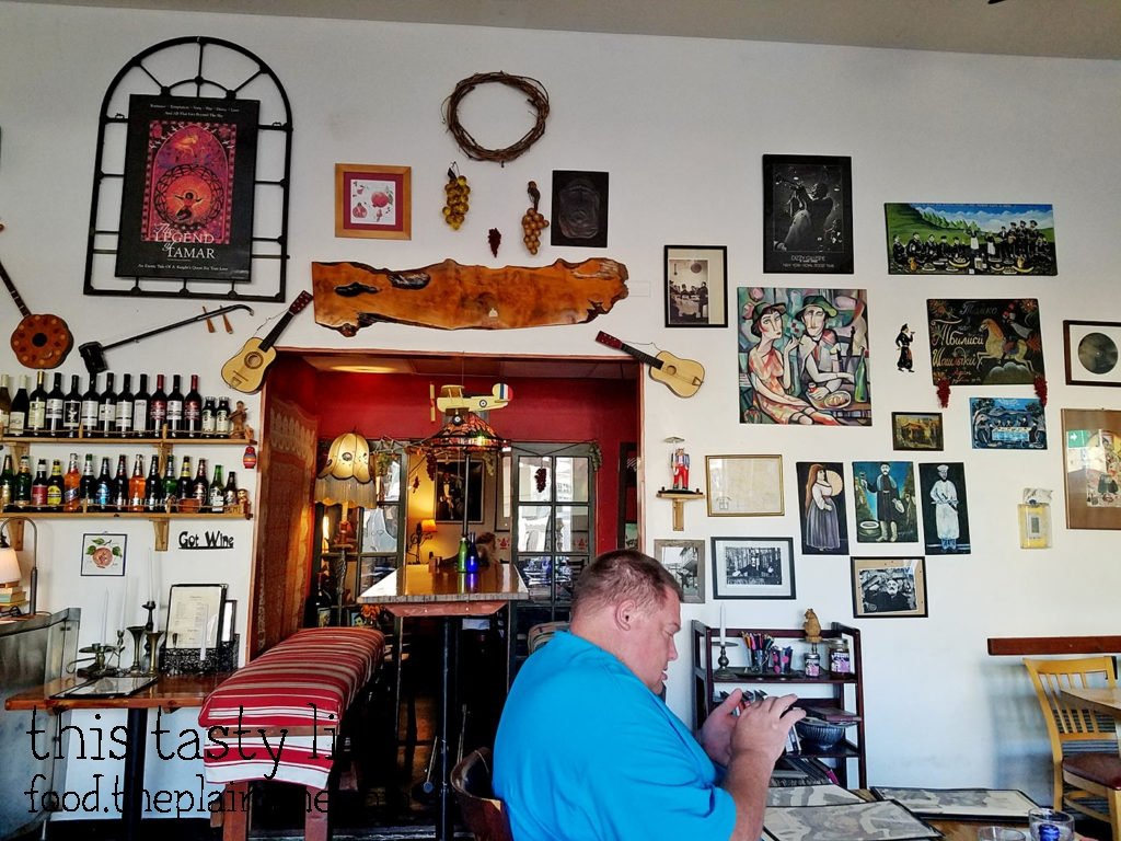 Kafe Sobaka Restoran Pomegranate - San Diego, CA